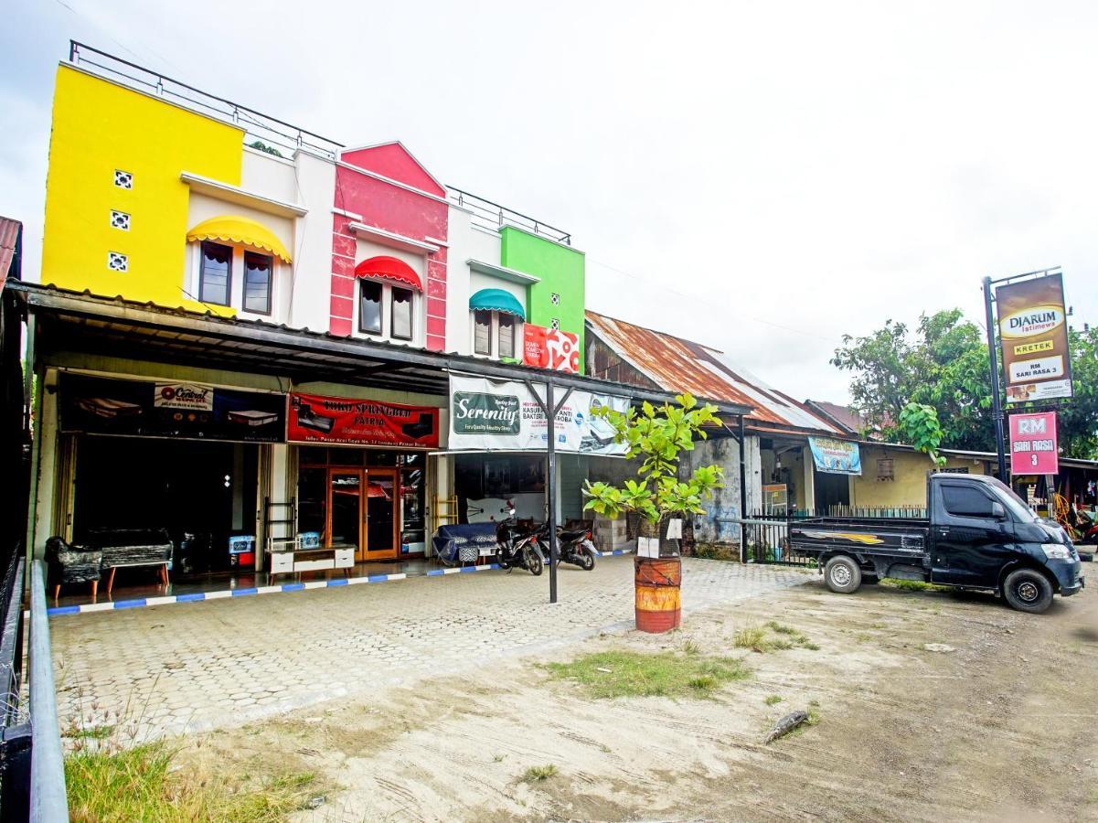 Oyo Life 90587 Domen Homestay Syariah Krui Exterior photo